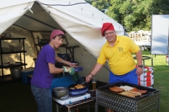 Der Grillchef und sein Lehrling.