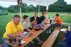 Bilder werden ausgesucht und der Tagesbericht wird geschrieben